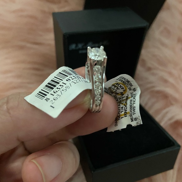 Wedding ring - Picture 4 of 11